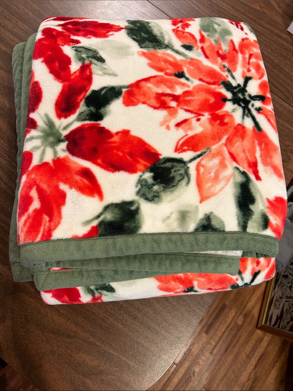 Festive Poinsettia Plush Throw Blanket - Red & Green